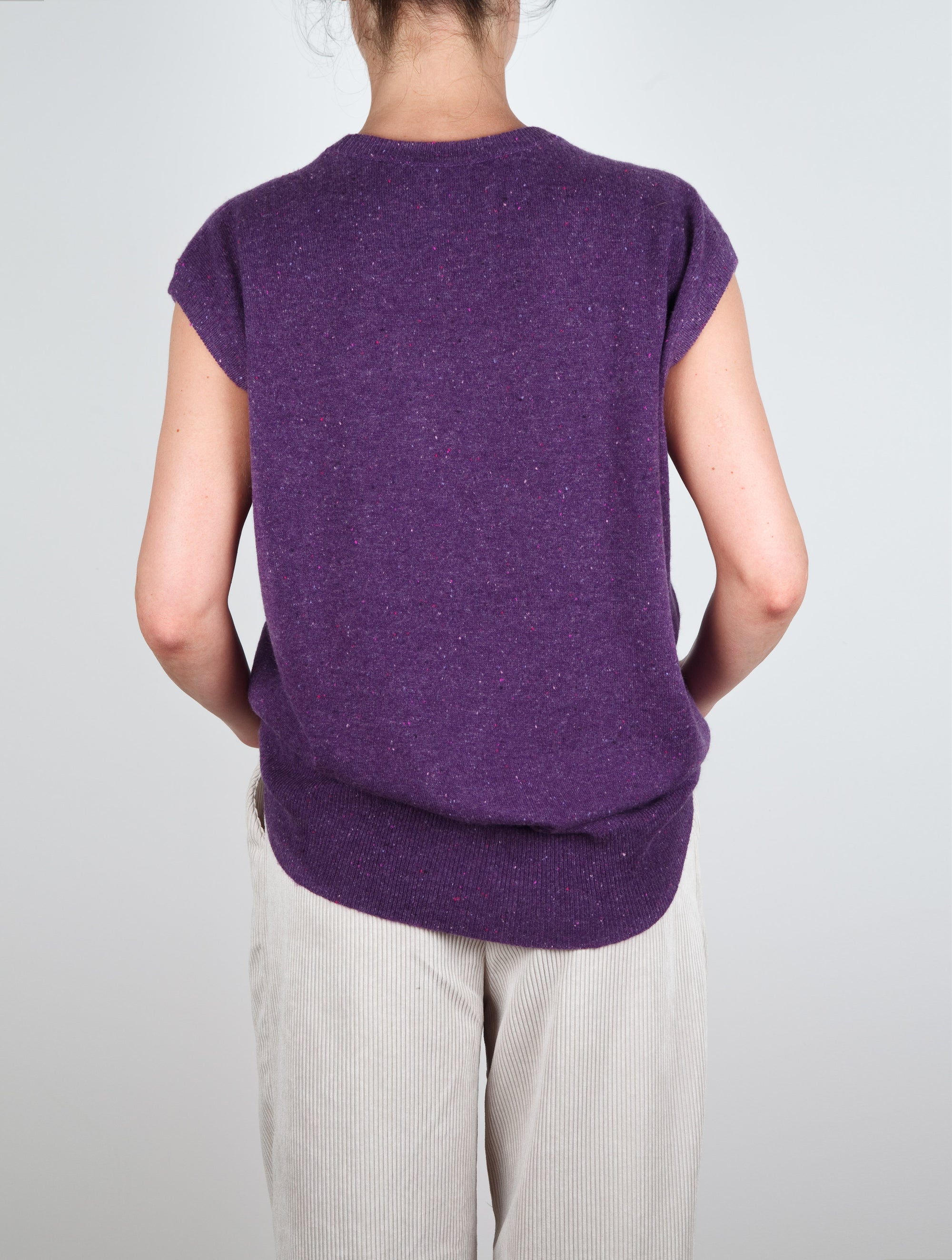 Sleeveless Ellipse Hem Cashmere Vest