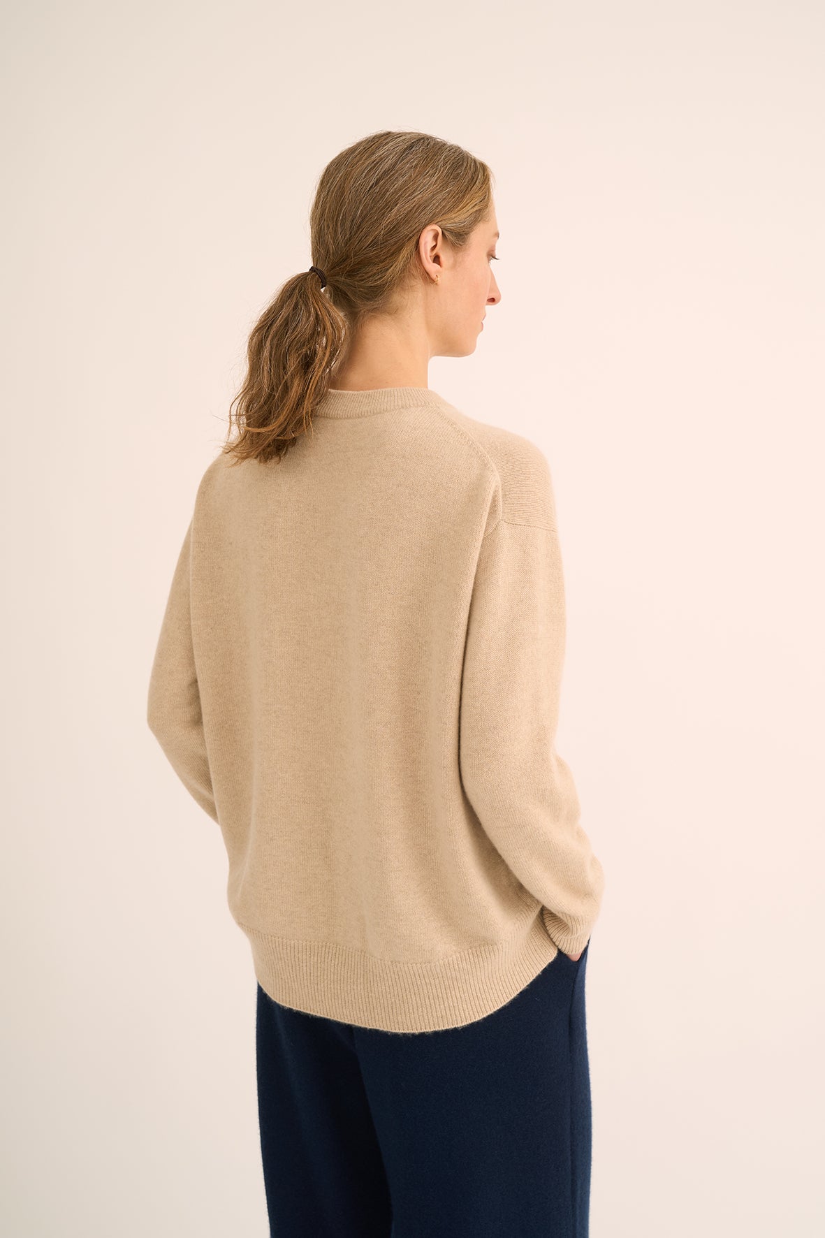 10 Boyfriend sweater with elipse hem