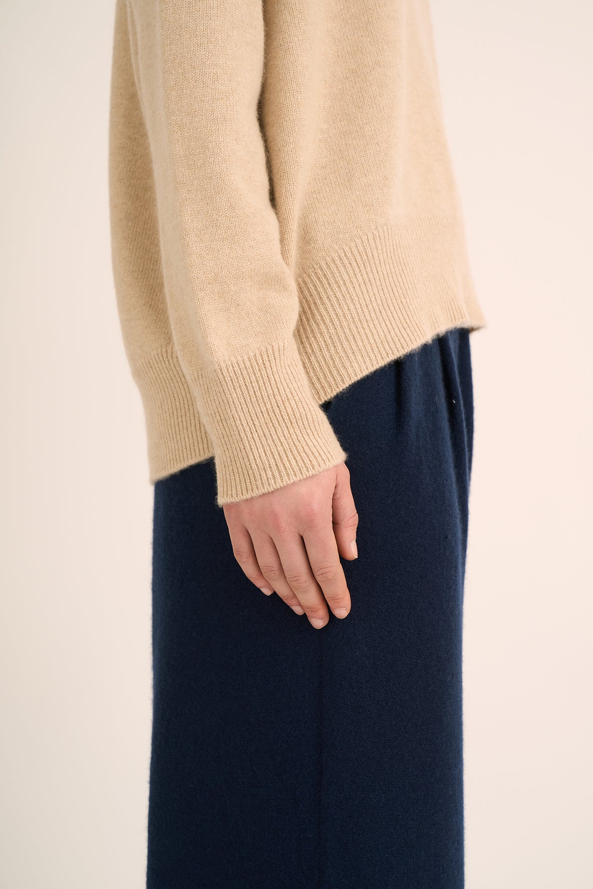 10 Boyfriend sweater with elipse hem