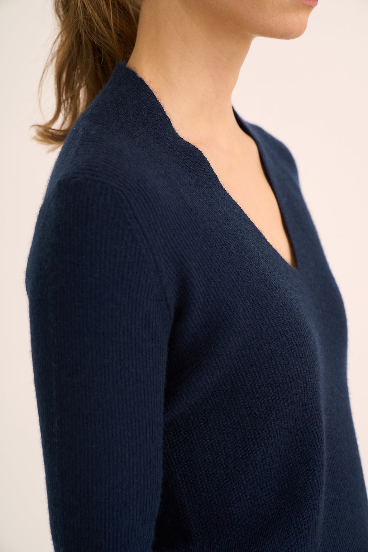 511 High V neck rib sweater