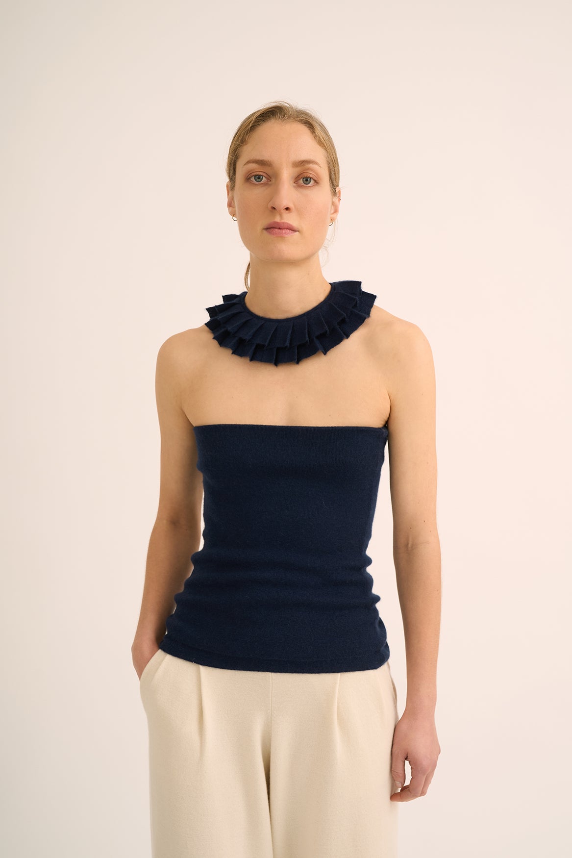 402 Pleat collar
