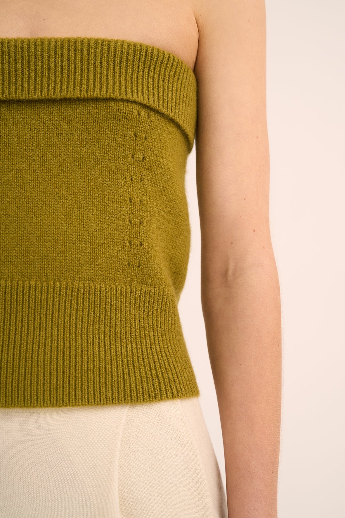 433 Bandeau with pointelle detailing