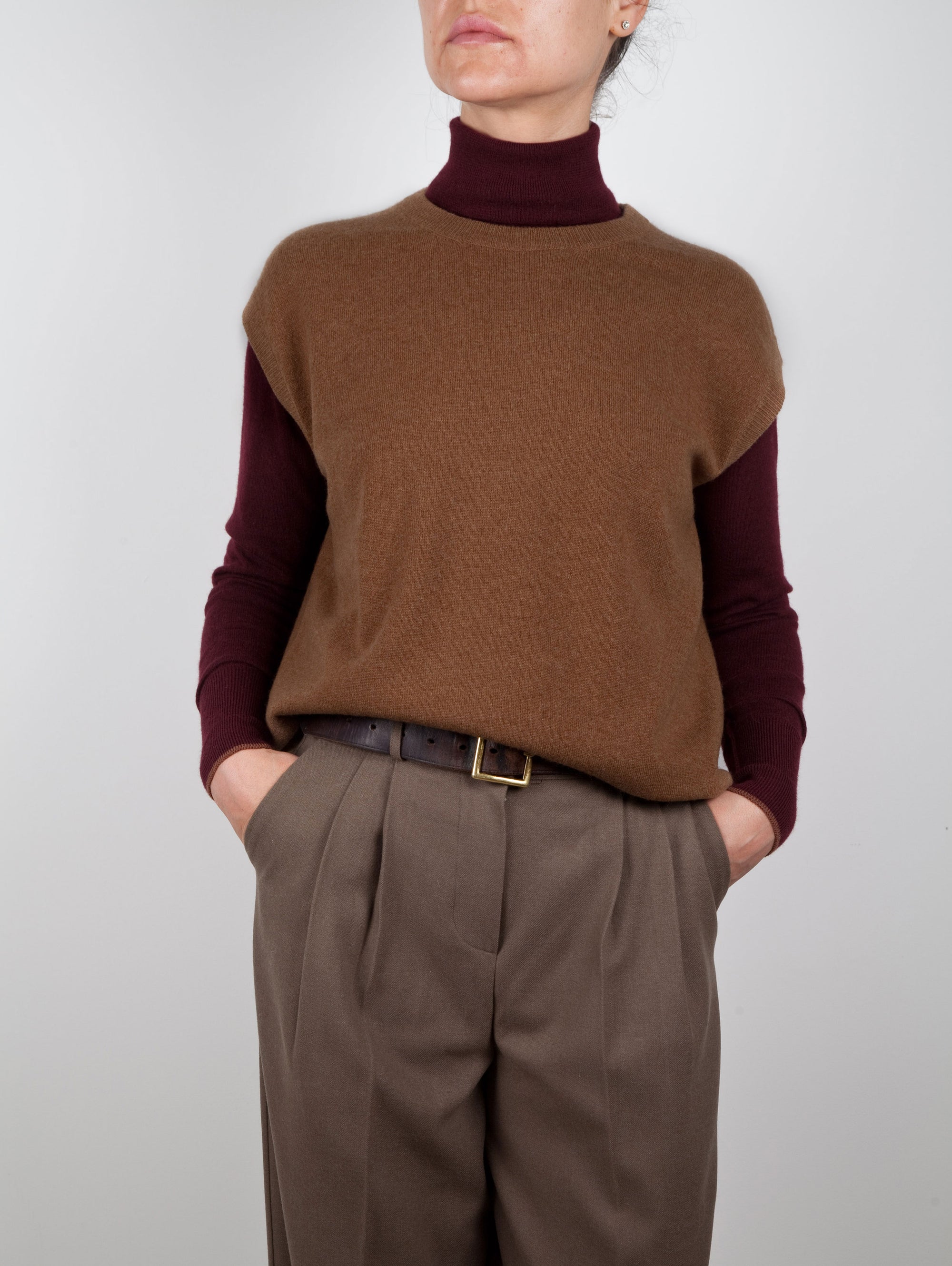 Sleeveless Ellipse Hem Cashmere Vest