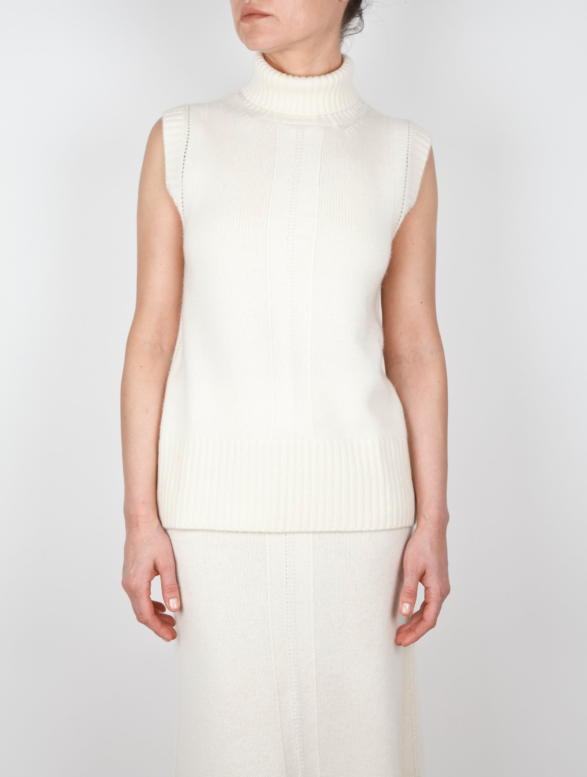 Sleeveless Cashmere Polo Neck